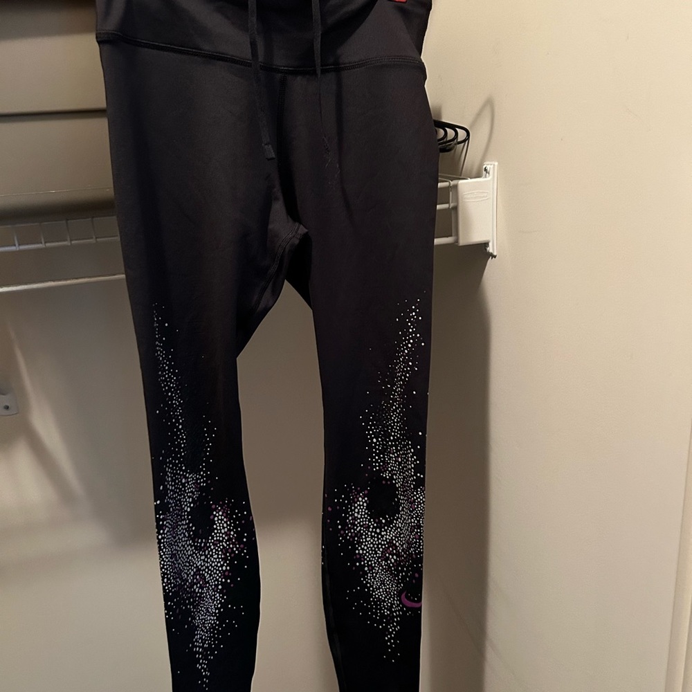 Ladies Nike gym leggings.